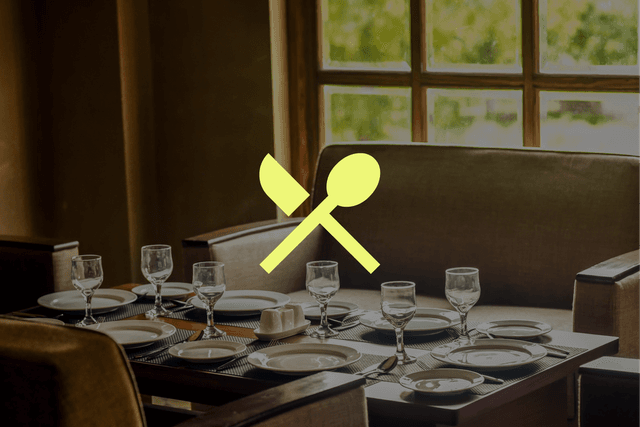 Déjeuner servi 3 plats, eaux et café hors vin